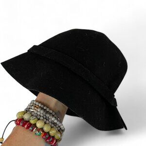 Banana Republic Women's Cloche-style black wool hat - size S/M